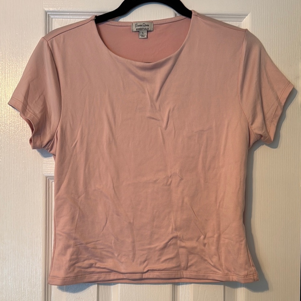💖3/$15💖 Faded Rose Essentials Crop Tee